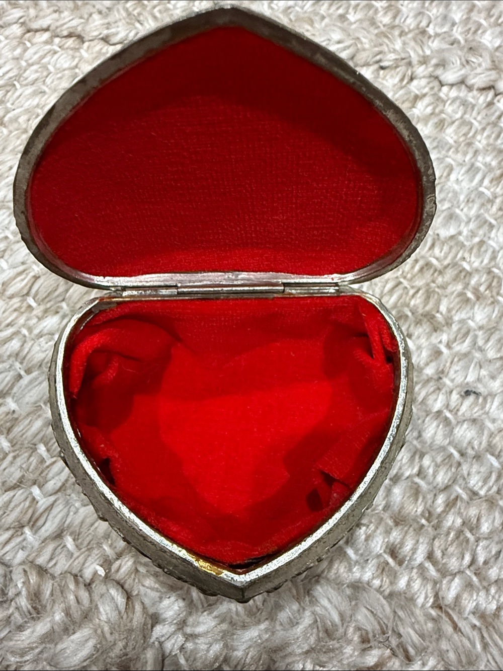 Ornate Heart-Shaped Trinket / Jewelry Box - Silver Tone - Picture 2 of 3